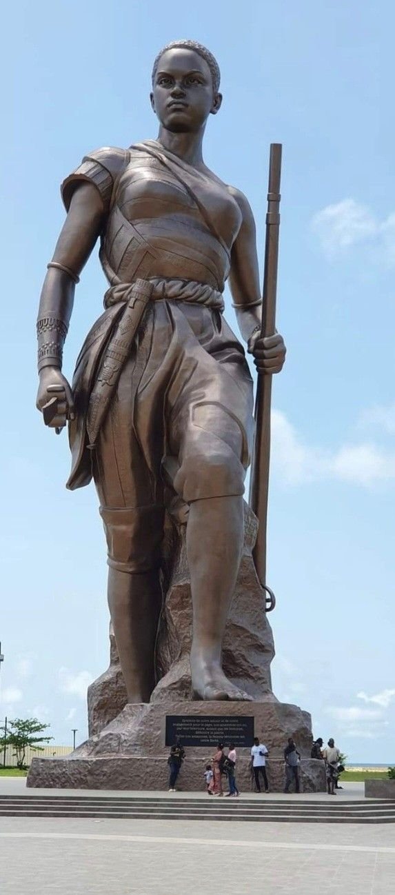 Statut de la place de l'amazone Cotonou